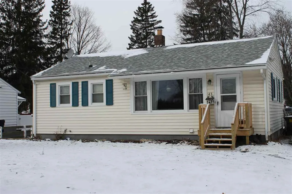 43 South Summit Street Essex VT 05452