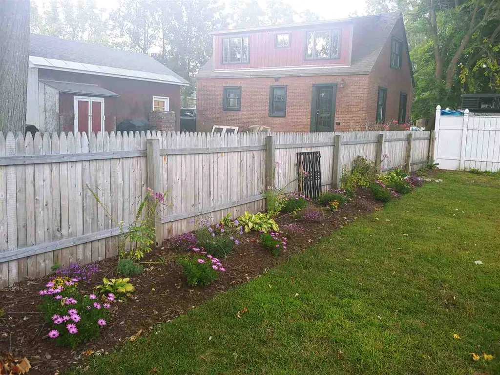 43 South Summit Street Essex VT 05452