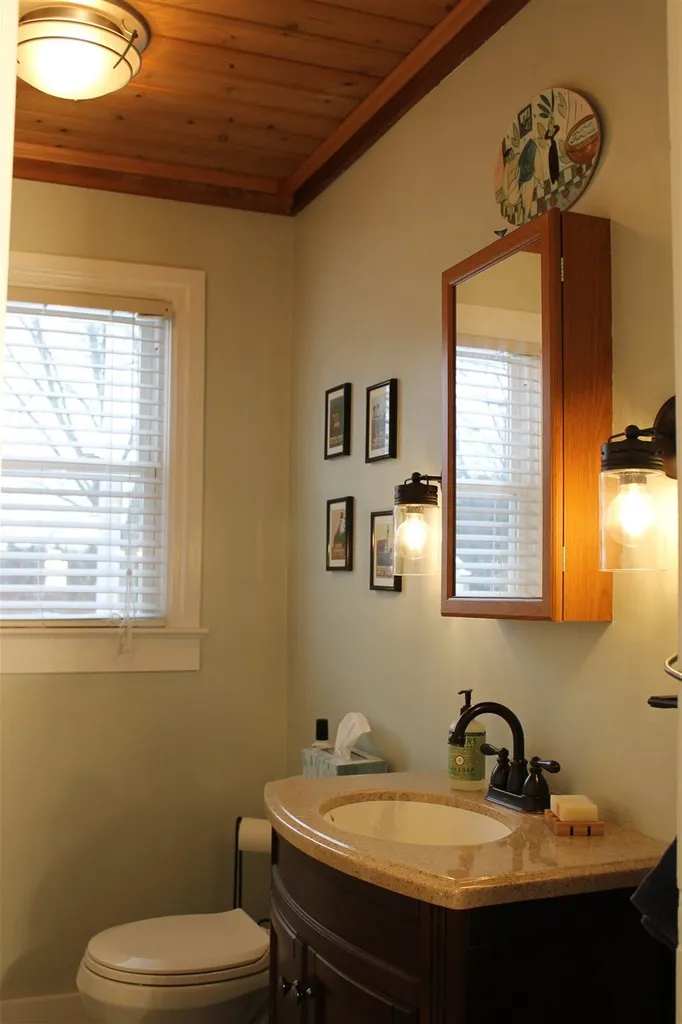 43 South Summit Street Essex VT 05452
