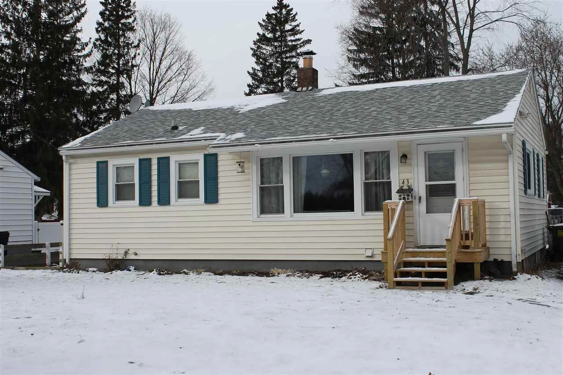 43 South Summit Street Essex VT 05452