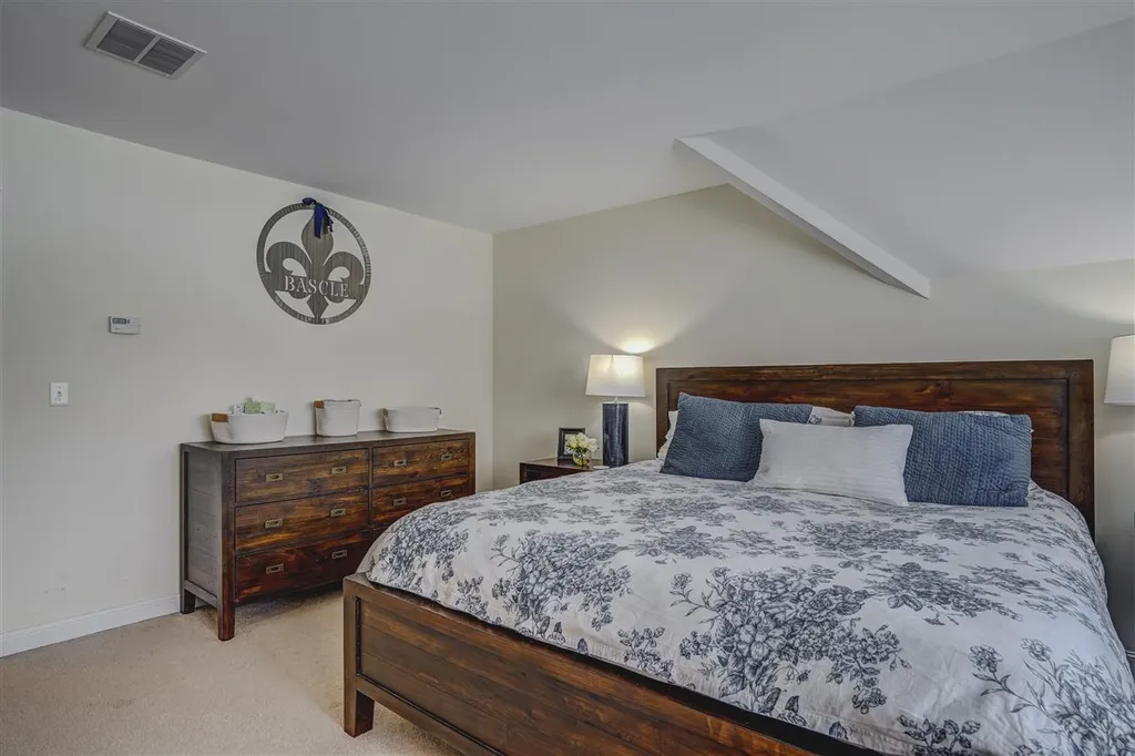 1 Iris Lane Londonderry NH 03053