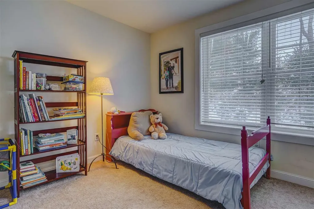 1 Iris Lane Londonderry NH 03053