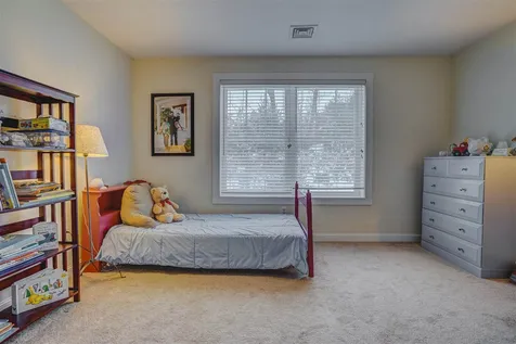1 Iris Lane Londonderry NH 03053
