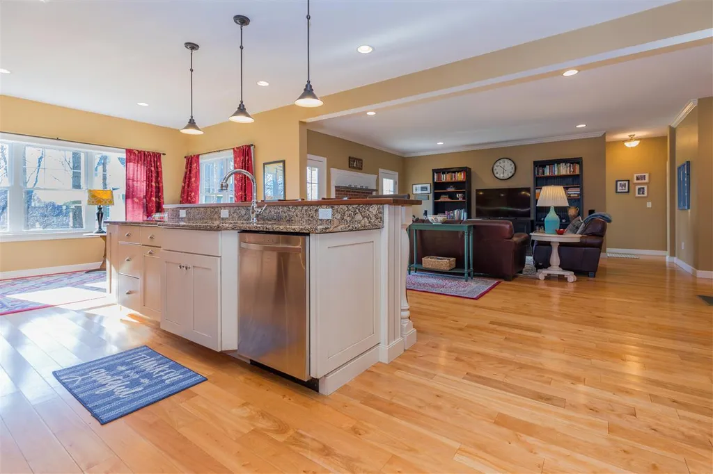 9 Heron Way Stratham NH 03885