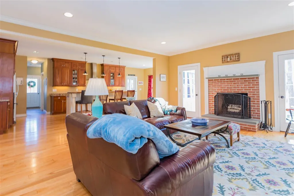 9 Heron Way Stratham NH 03885