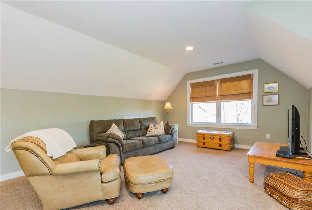 9 Heron Way Stratham NH 03885