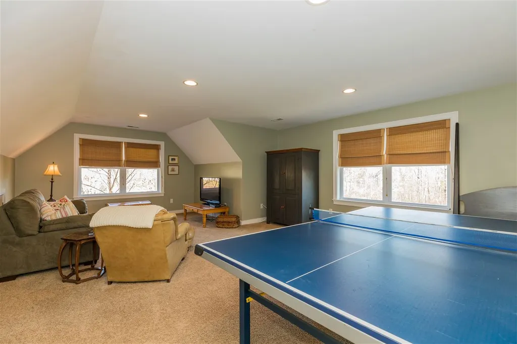 9 Heron Way Stratham NH 03885