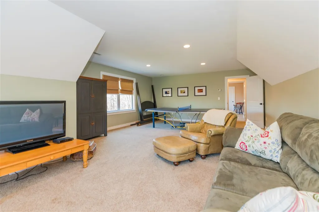 9 Heron Way Stratham NH 03885