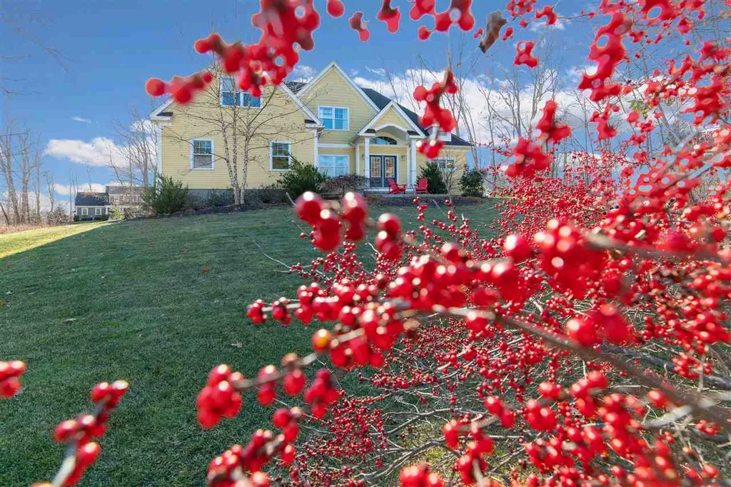 9 Heron Way Stratham NH 03885