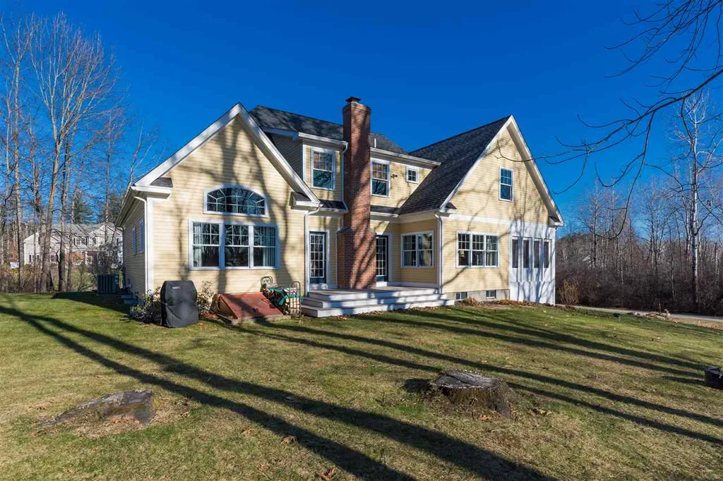 9 Heron Way Stratham NH 03885