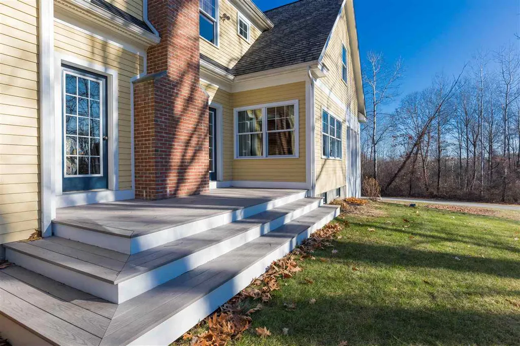 9 Heron Way Stratham NH 03885