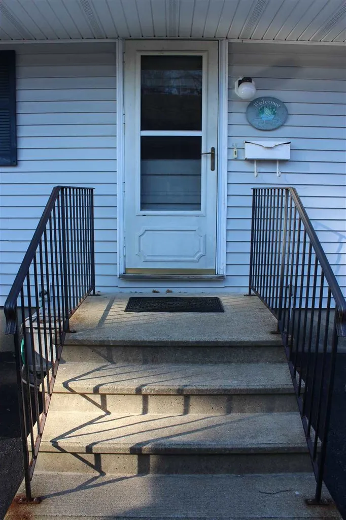 8 Fairview Avenue Pembroke NH 03275