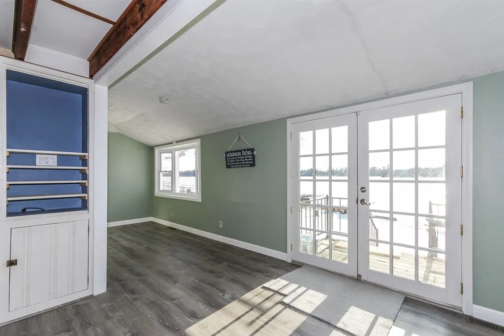 93 West Shore Road Windham NH 03087
