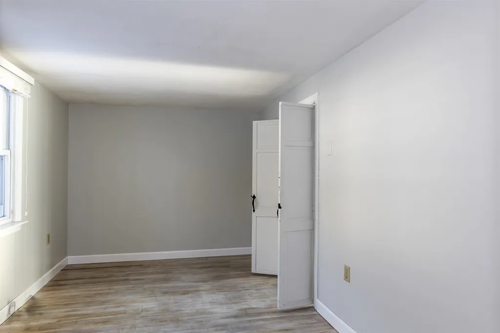 93 West Shore Road Windham NH 03087