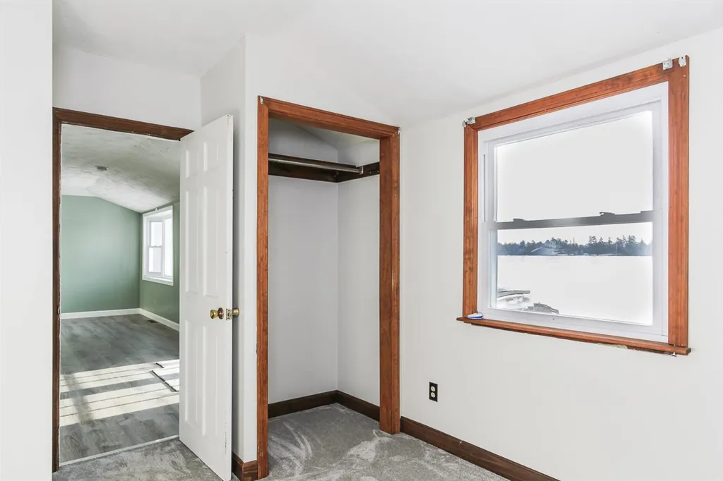 93 West Shore Road Windham NH 03087
