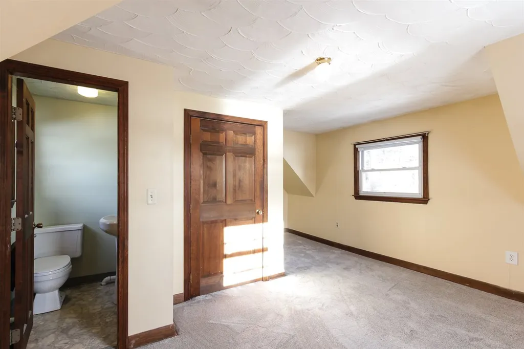 93 West Shore Road Windham NH 03087