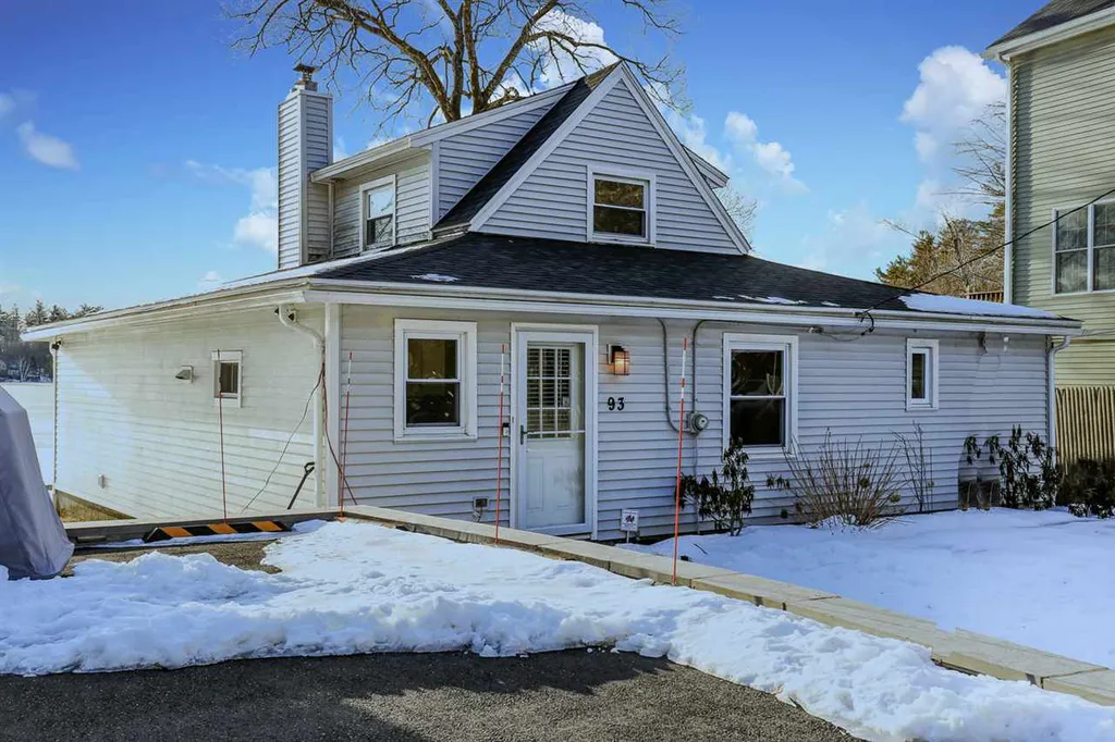 93 West Shore Road Windham NH 03087
