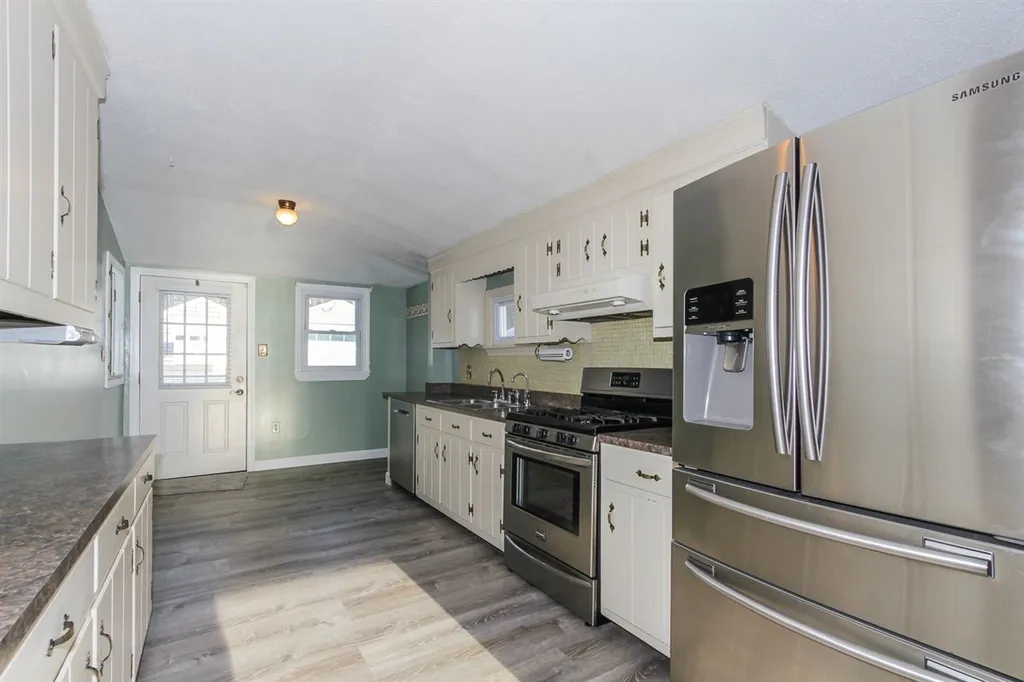 93 West Shore Road Windham NH 03087