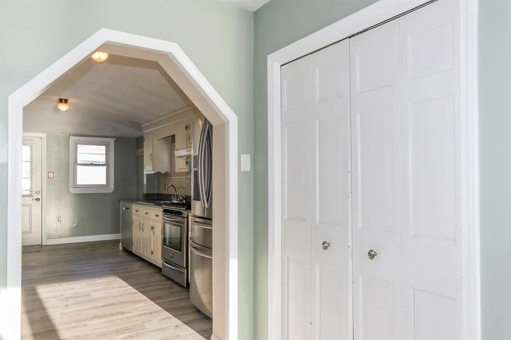 93 West Shore Road Windham NH 03087