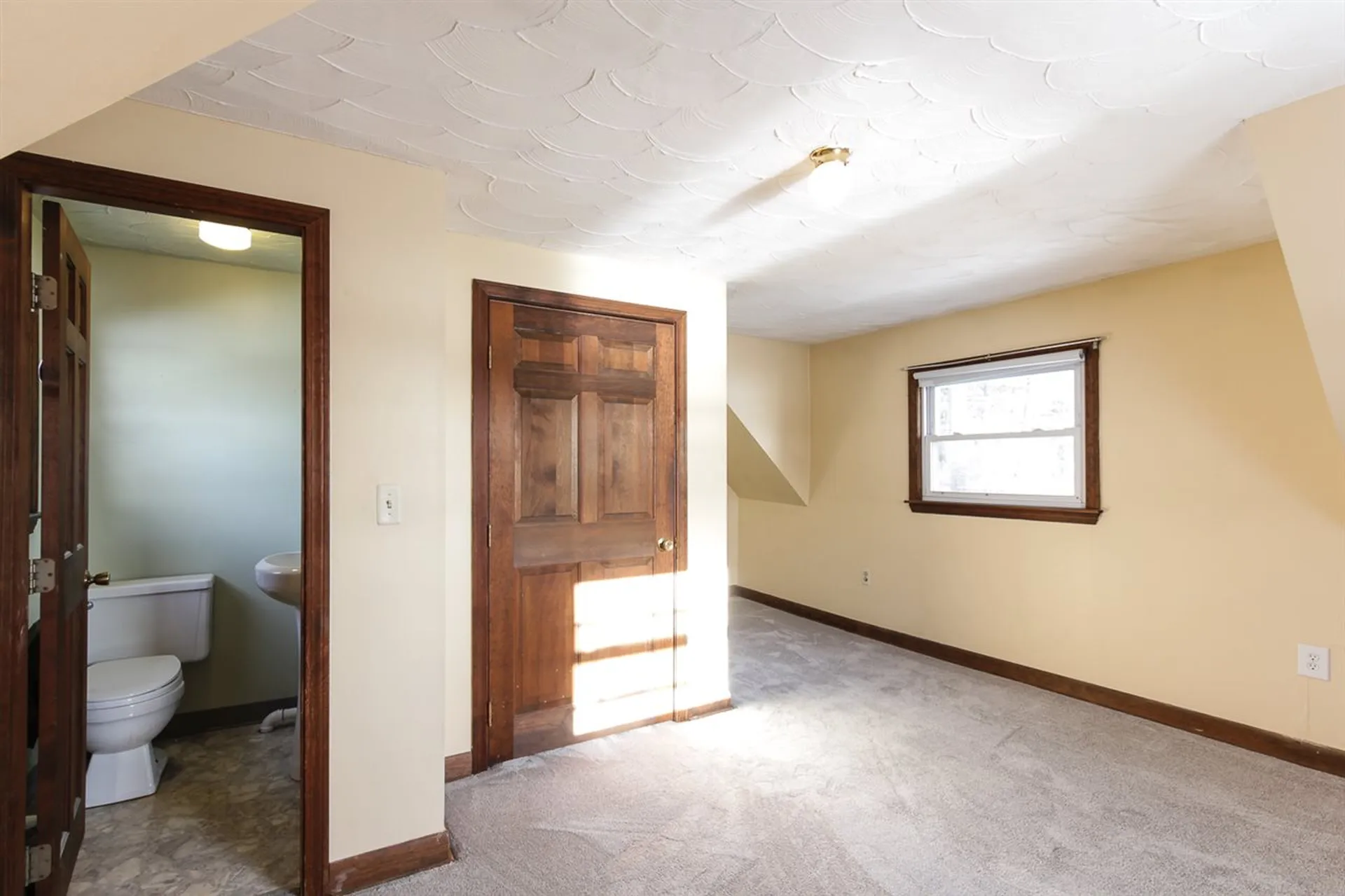93 West Shore Road Windham NH 03087