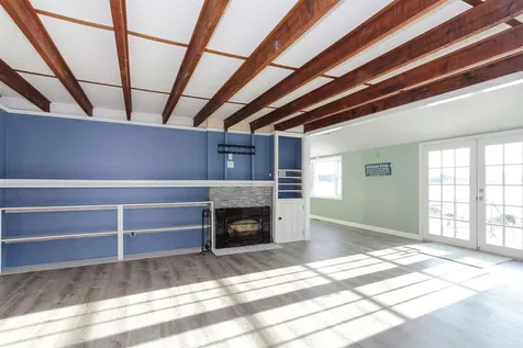 93 West Shore Road Windham NH 03087