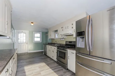 93 West Shore Road Windham NH 03087