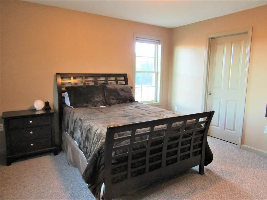 5 Echo Valley Road Deerfield NH 03037