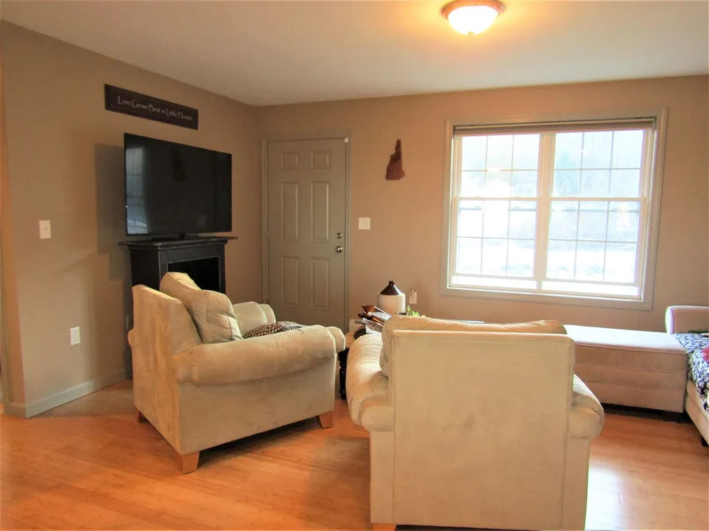 5 Echo Valley Road Deerfield NH 03037