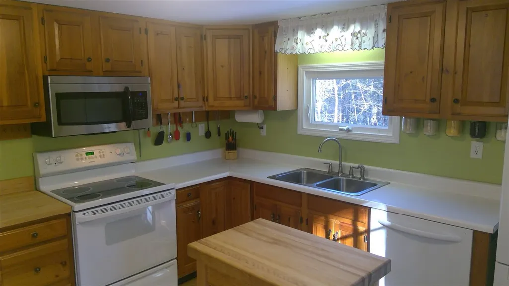 133 Canaan Road Strafford NH 03884