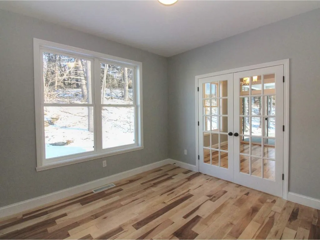 77 Ledge Way South Burlington VT 05403