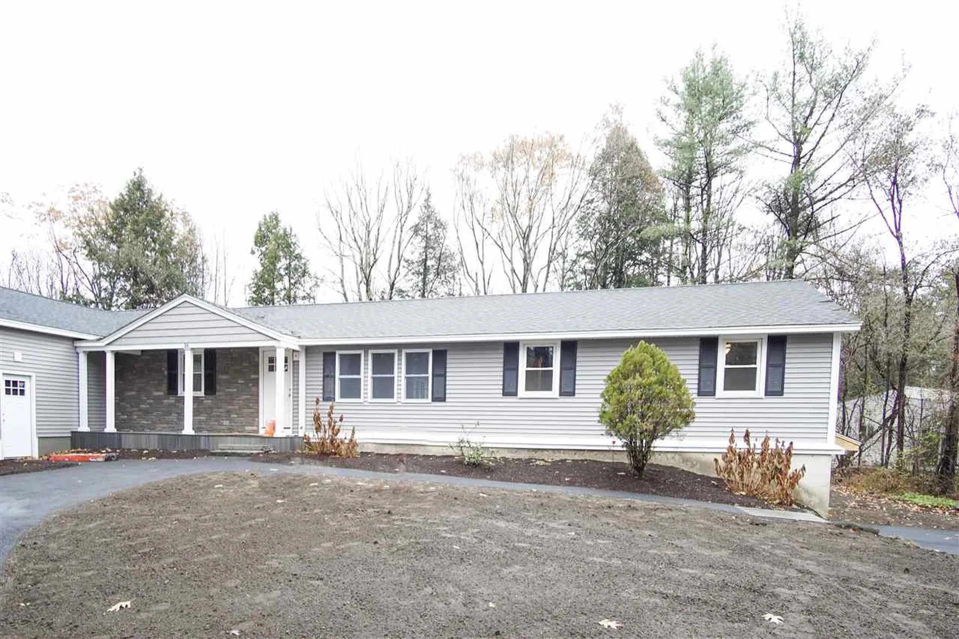 16 Jefferson Drive Londonderry NH 03053