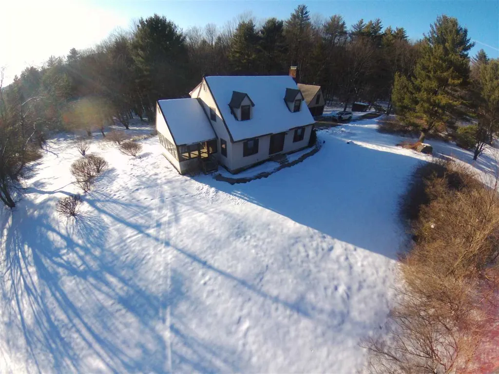 9 Reaveley Road Hancock NH 03449
