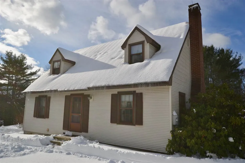 9 Reaveley Road Hancock NH 03449