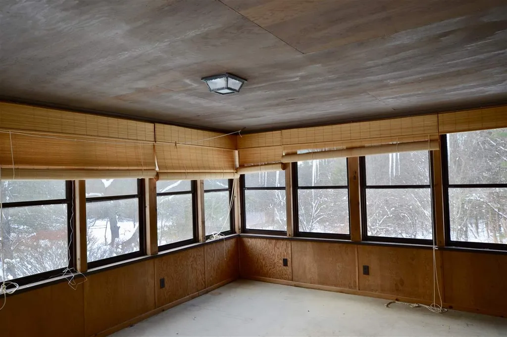 9 Reaveley Road Hancock NH 03449