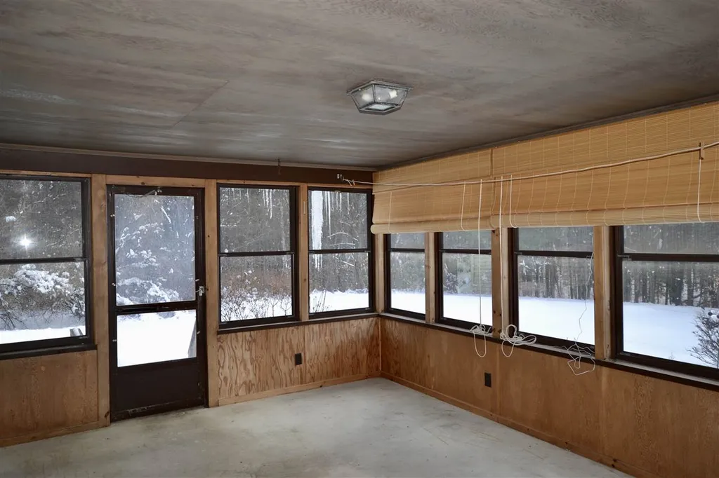 9 Reaveley Road Hancock NH 03449