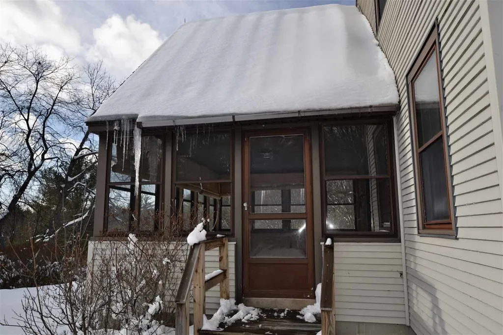 9 Reaveley Road Hancock NH 03449