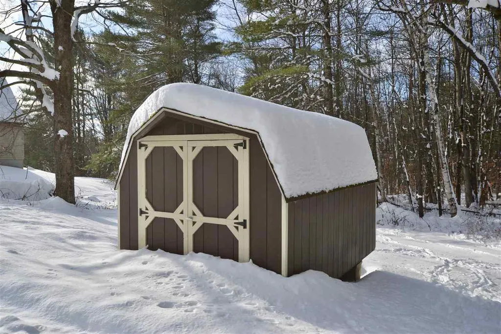 9 Reaveley Road Hancock NH 03449