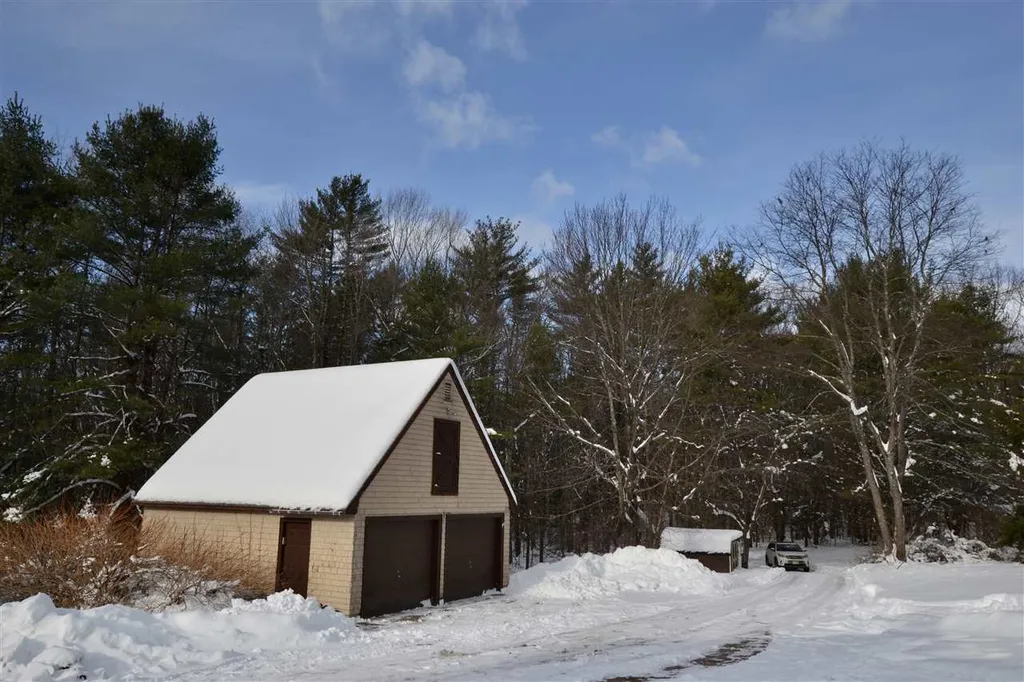 9 Reaveley Road Hancock NH 03449