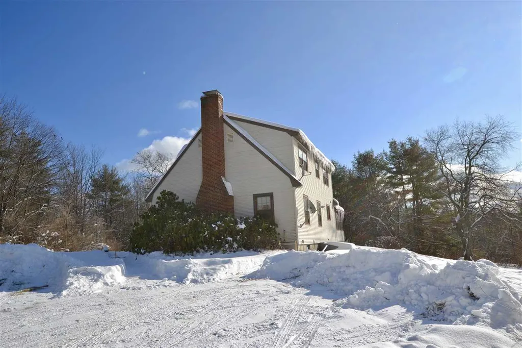 9 Reaveley Road Hancock NH 03449