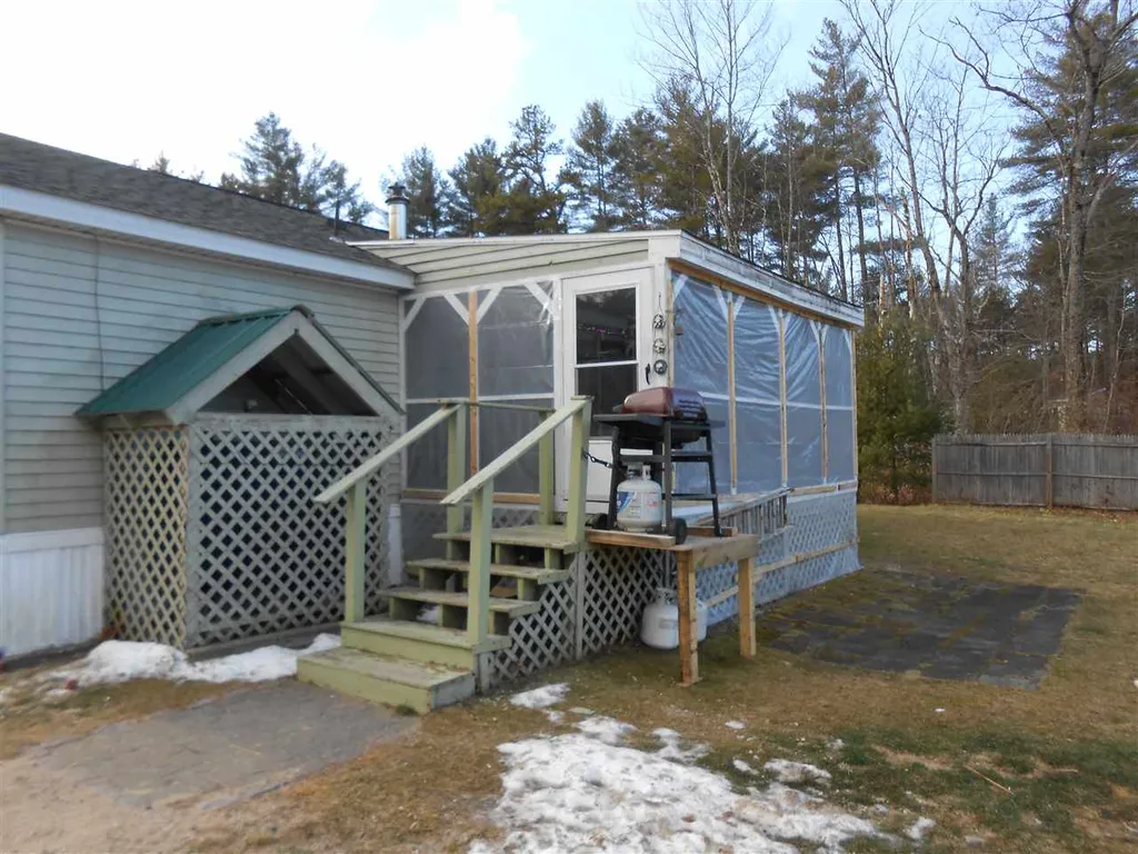 34 Oak Lane Tamworth NH 03886