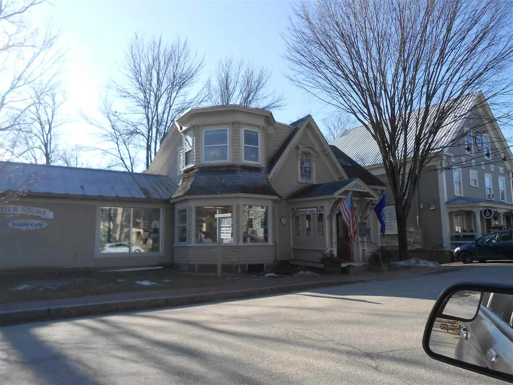 34 Oak Lane Tamworth NH 03886