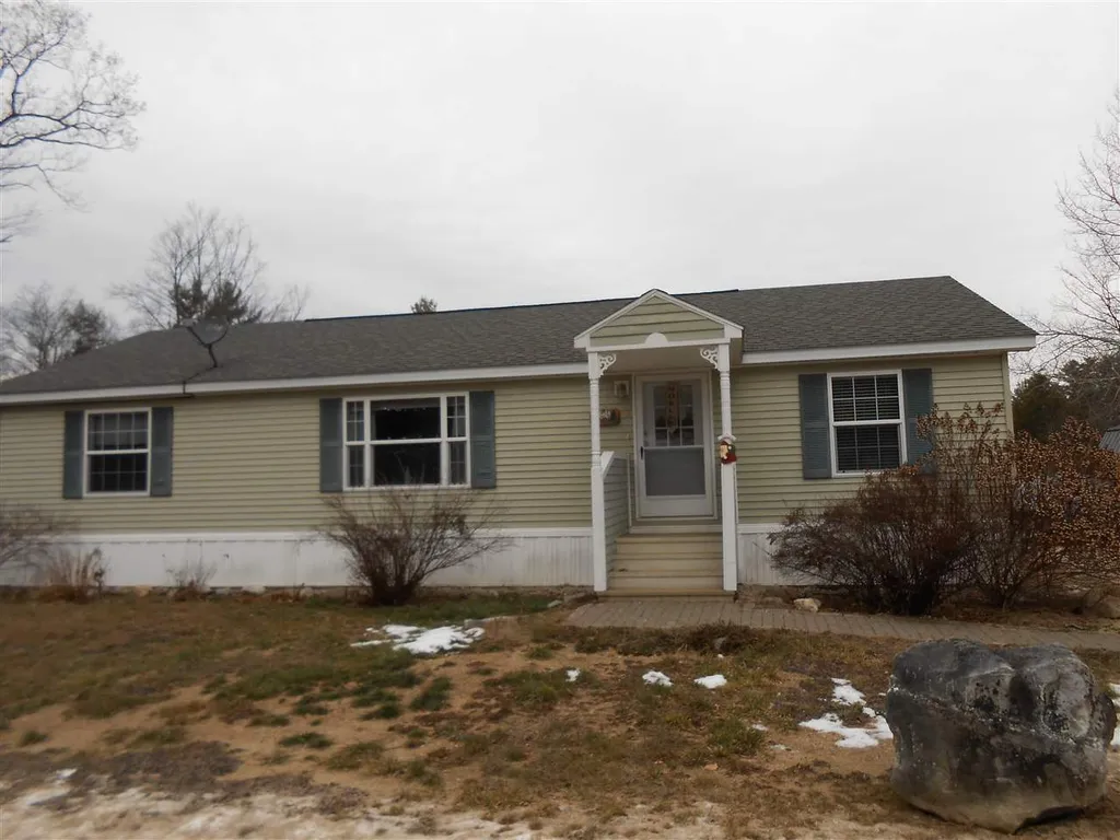 34 Oak Lane Tamworth NH 03886