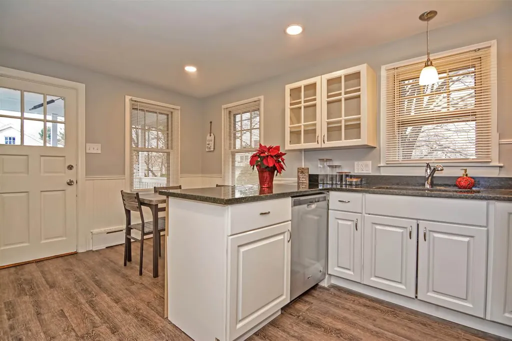 5 Gloria Street Rochester NH 03867