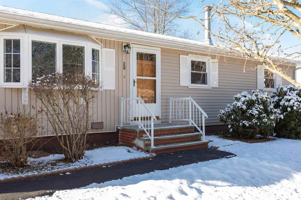 29 Suzanne Drive Portsmouth NH 03801-5924