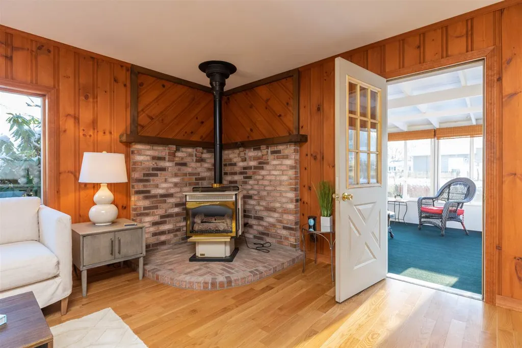 29 Suzanne Drive Portsmouth NH 03801-5924