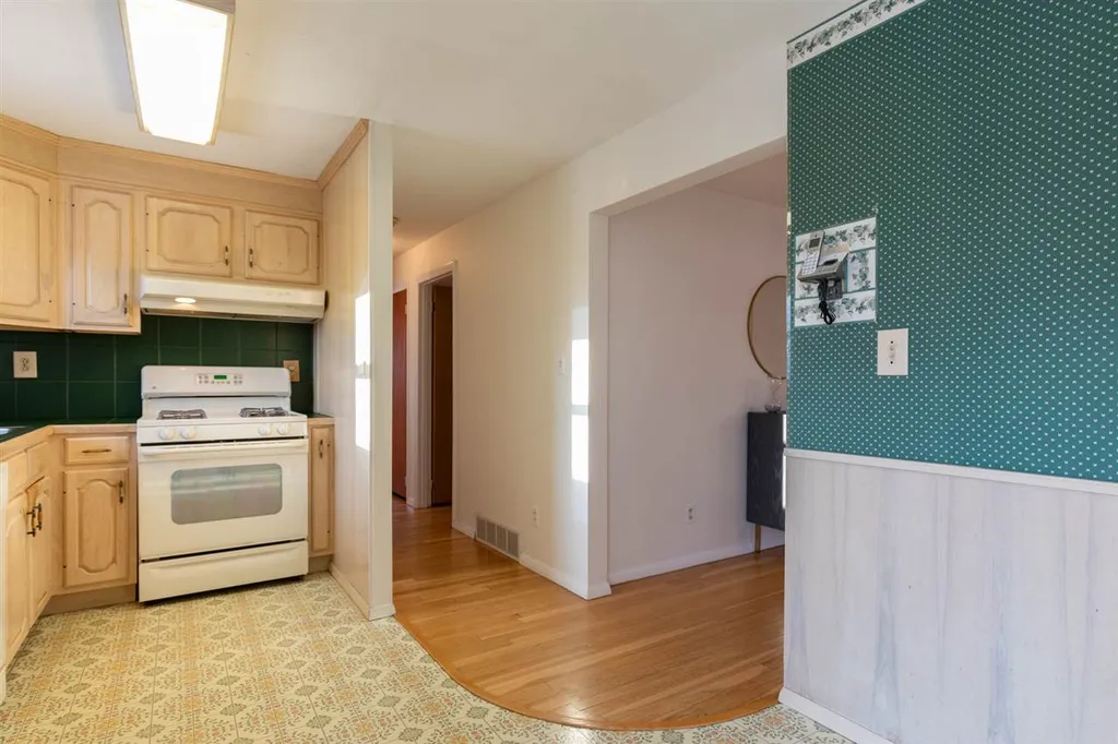 29 Suzanne Drive Portsmouth NH 03801-5924