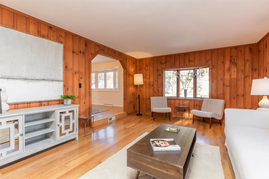 29 Suzanne Drive Portsmouth NH 03801-5924