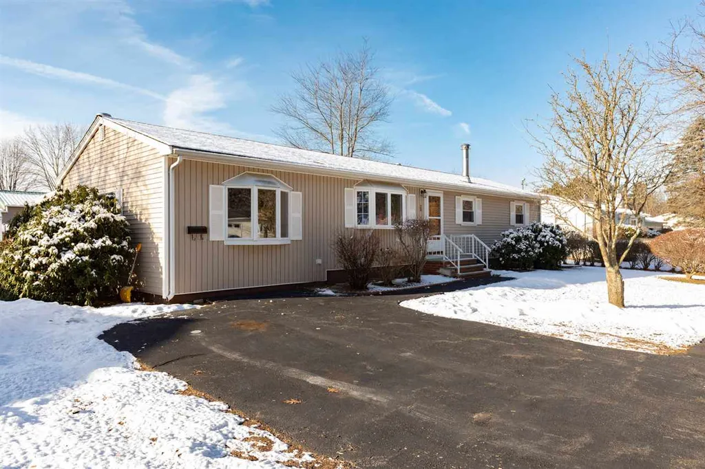 29 Suzanne Drive Portsmouth NH 03801-5924