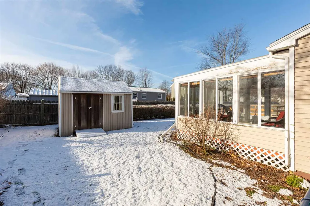 29 Suzanne Drive Portsmouth NH 03801-5924