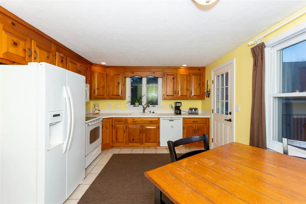 19 Windbrook Drive Epping NH 03042